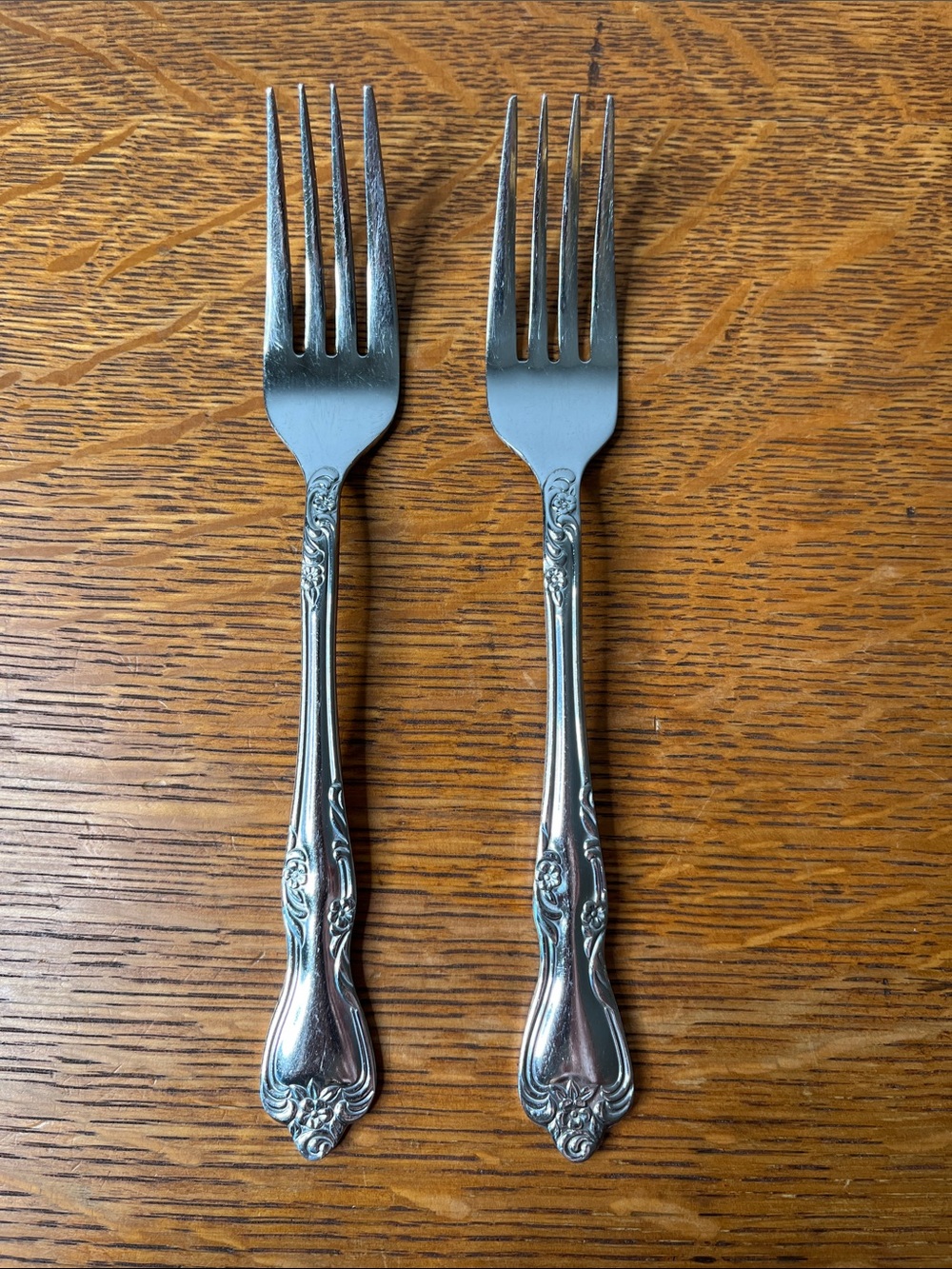 Oneida Azalea Stainless Steel Dinner Forks Set of 2 Floral Scroll.